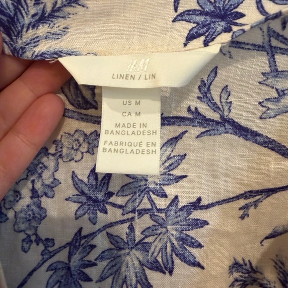 NWOT Floral Blue and White Wrap Top - Picture 3 of 3